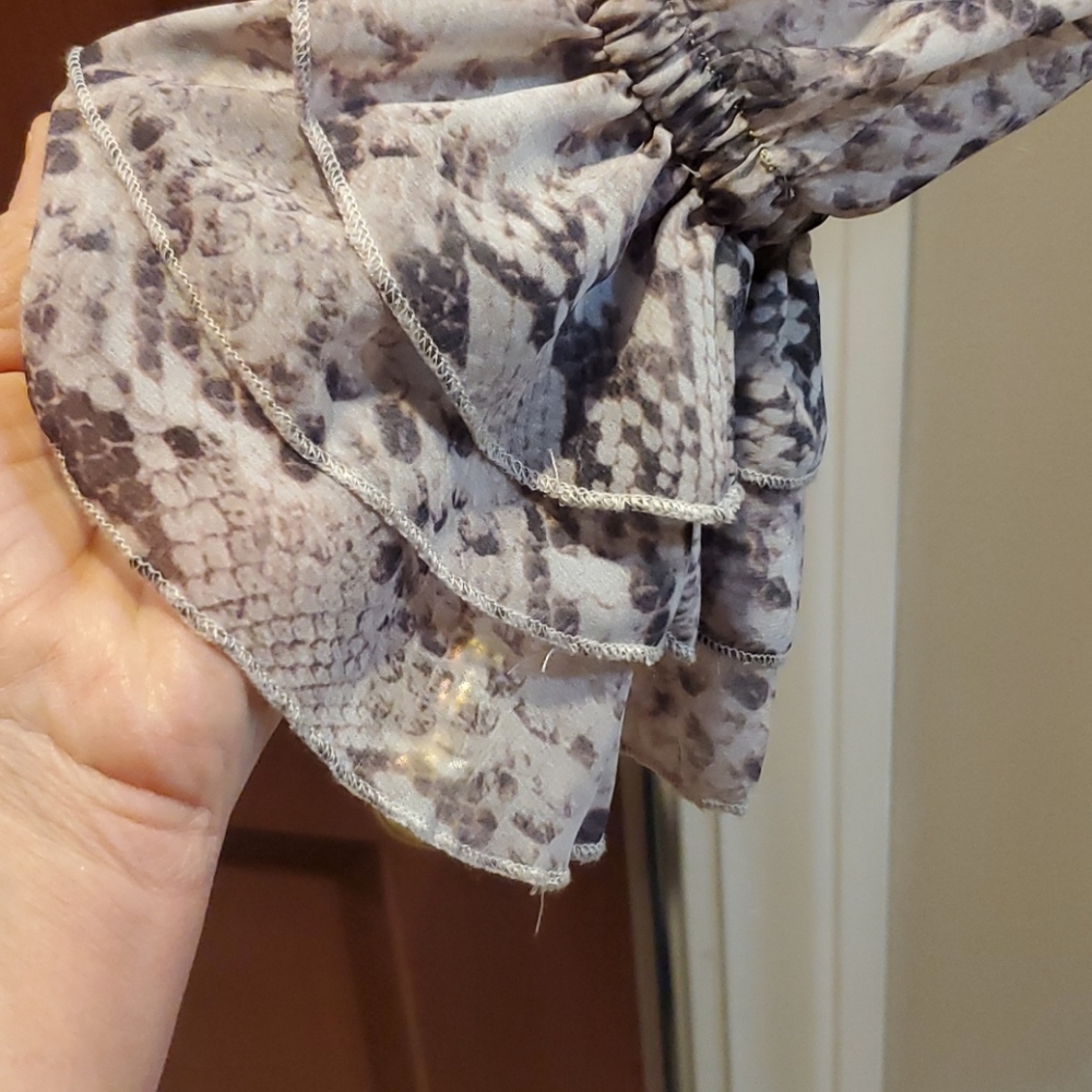 SNAKE PRINT BLOUSE - Picture 2 of 8